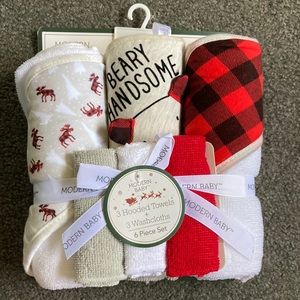 BNWT MODERN BABY HOLIDAY THEME 6 PIECE BATH SET. 3 HOODED TOWELS 3 WASHCLOTHS